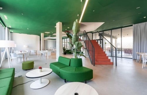 Milagrosa Apartamento | Modern Room with High-Speed Wi-Fi in Pamplona