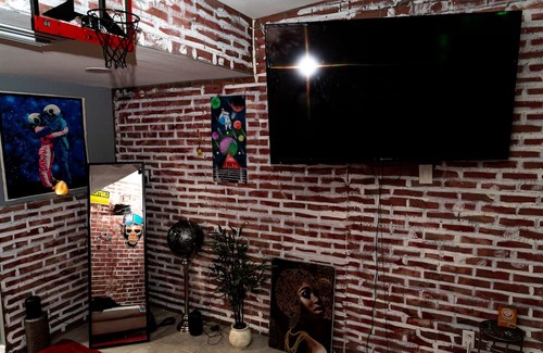 Temple Crest Apartamento | Space jam experience Busch gardens!