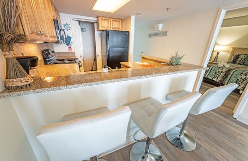 Windy Hill Condominio | Pools, Beachfront Views, Sunny Getaway, Beach Cove