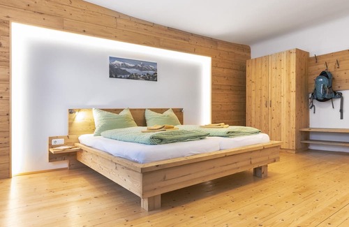 Sankt Pantaleon-Erla Alquiler De RV | Family room, 2 adults + 1 child - Camping & Pension Au an der Donau
