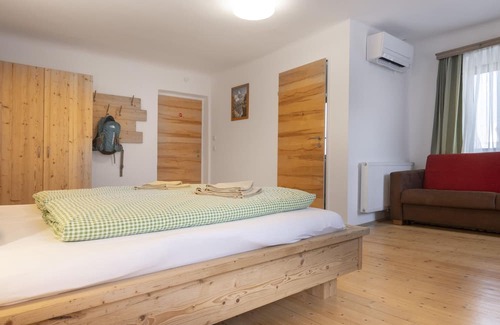 Sankt Pantaleon-Erla Alquiler De RV | Family room, 2 adults + 1 child - Camping & Pension Au an der Donau