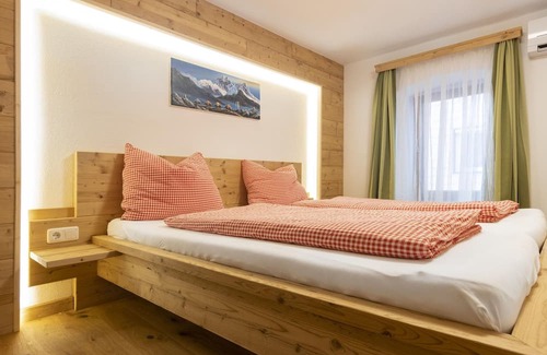 Sankt Pantaleon-Erla Alquiler De RV | Family room, 2 adults + 1 child - Camping & Pension Au an der Donau