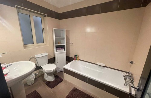 St. Andrew's Apartamento | 3-bedroom With Backyard-hosted by Sweetstay