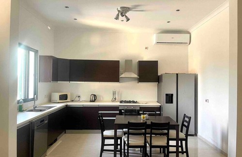 St. Andrew's Apartamento | 3-bedroom With Backyard-hosted by Sweetstay