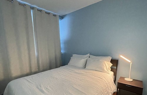 Downtown Vancouver Apartamento | 1 BR Condo at Granville Strip near English Bay/2 Beds/Sleeps 4
