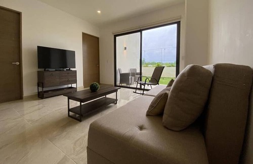 Ejidal Apartamento | Dog friendly 2BR w/backyard, pool, gym, bbq, pking
