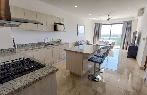 Ejidal Apartamento | Spacious 3BR PH w/Private Pool & Lux Amenities