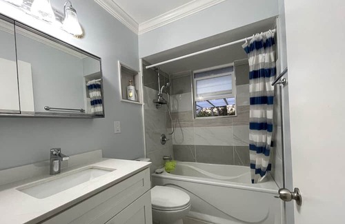 Surrey Casa | Cozy Little White House With Two Bedrooms