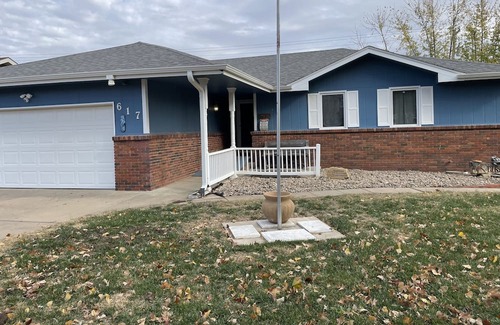 Salina Casa | Hot Tub, Beautiful view, location, family home, 3 BR, + 2 beds in 2nd LR, 3 bath