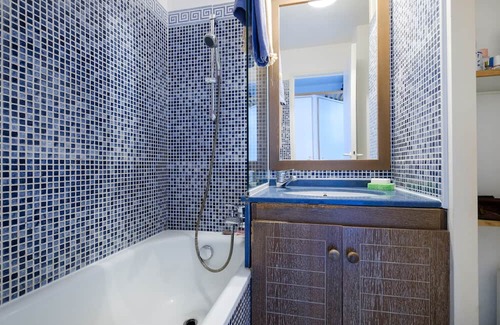 Le Dramont Apartamento | Apartment "Vue Île d'Or" with Sea View & Shared Pool