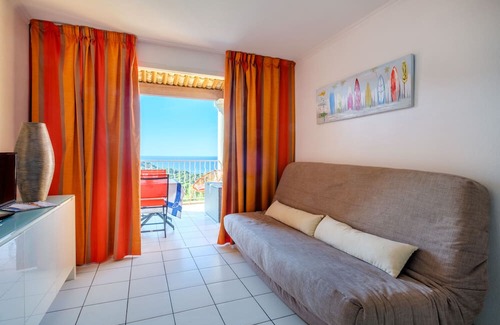 Le Dramont Apartamento | Apartment "Vue Île d'Or" with Sea View & Shared Pool