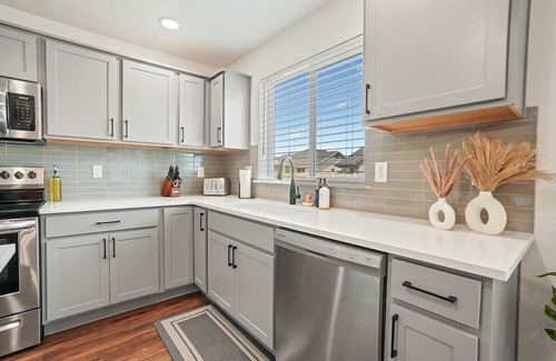 Meridian Casa | Luxurious Family Oasis- Ping pong, BBQ, huge yard