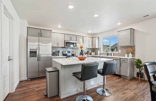 Meridian Casa | Luxurious Family Oasis- Ping pong, BBQ, huge yard