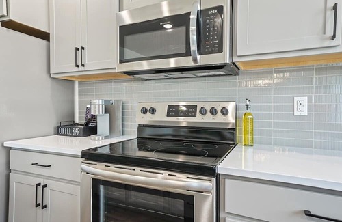 Meridian Casa | Luxurious Family Oasis- Ping pong, BBQ, huge yard