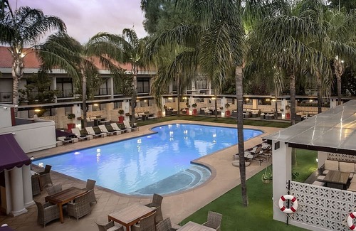 Gaborone Casa | Stay Close to Mokolodi Nature Reserve! Free Shuttle & Parking, Pool and Spa!