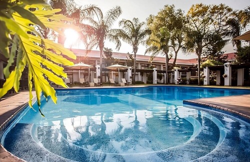 Gaborone Casa | Stay Close to Mokolodi Nature Reserve! Free Shuttle & Parking, Pool and Spa!