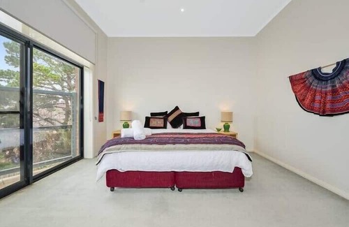 Footscray Apartamento | Funky Footscray Find: Your Epic Urban Playground!
