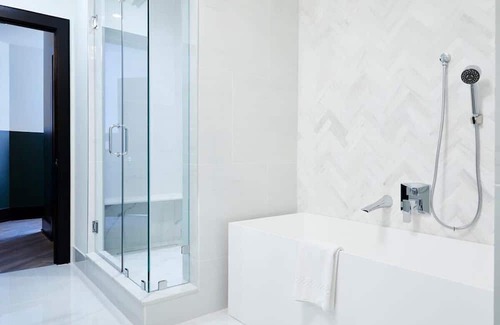 Central Business District Casa | Roami at The Brandywine | Pool | 6 Bed Combo PH