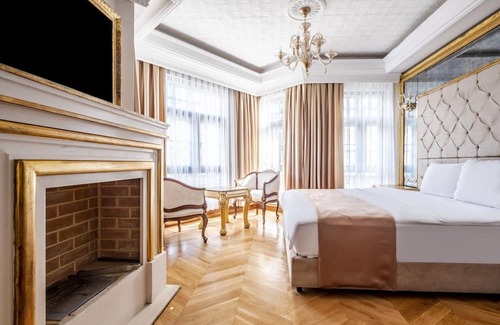 Beylerbeyi Villa | Mansion w Bosphorus View with Balcony and Garden