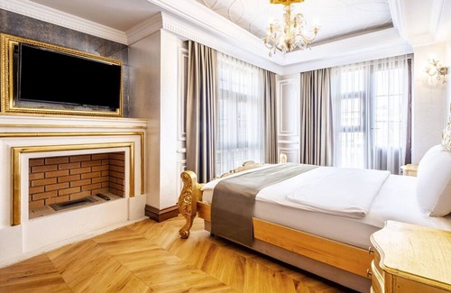 Beylerbeyi Villa | Mansion w Bosphorus View with Balcony and Garden