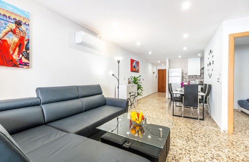 Torrevieja Apartamento | Apartment 'Blanco' with Balcony, Wi-Fi and Air Conditioning