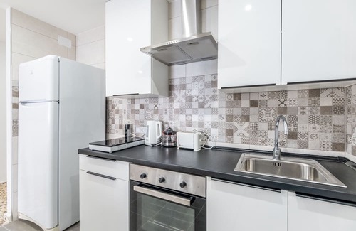 Torrevieja Apartamento | Apartment 'Blanco' with Balcony, Wi-Fi and Air Conditioning