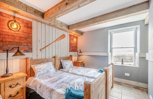 Dunure Cabaña | The Harbour Nook is a gorgeous ground floor, coastal apartment situated at the harbour’s edge with l