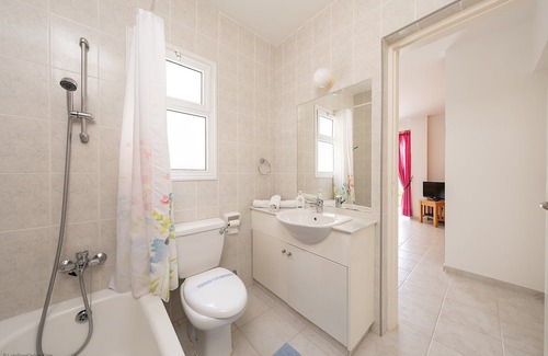 Peyia Town Villa | Olive Tree Villa - a villa that sleeps 6 guests in 3 bedrooms