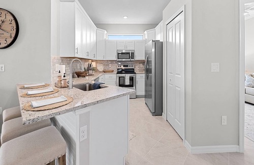 Port Charlotte Casa | NEW Build! Beautiful Bonito Way - Luxury home nestled in El Jobean! Fishing, Beaches, Pier, Ramp