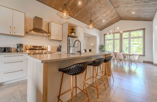 Chertsey Chalet De Esquí | Le Boheme - Lakeside chalet with spa