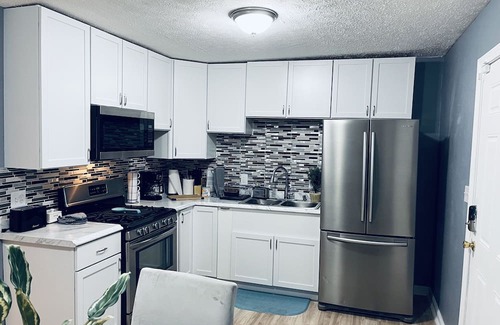 Cleveland Casa | Beautiful 3 BR Townhouse Near Downtown - Pet Friendly - Fenced Yard!