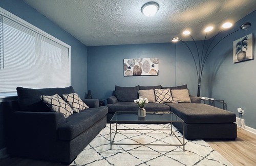 Cleveland Casa | Beautiful 3 BR Townhouse Near Downtown - Pet Friendly - Fenced Yard!