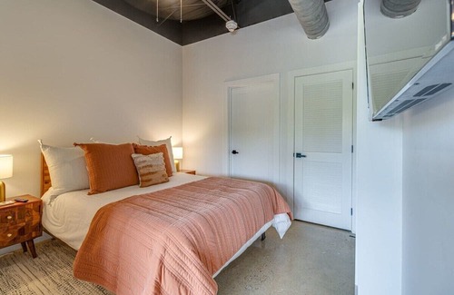 Nashville Apartamento | Studio with 2 Queen Beds 7 mins to DT!