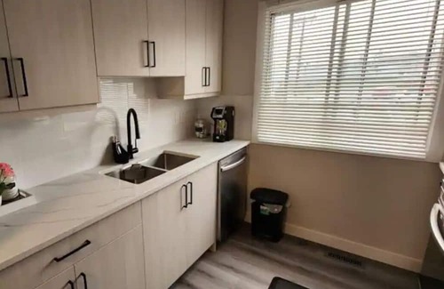Northwest Calgary Condominio | Call It Home