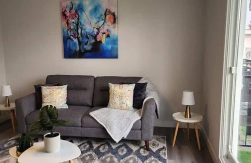 Northwest Calgary Condominio | Call It Home