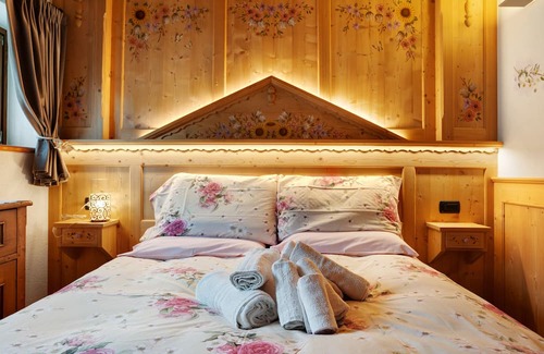 Rabbi Apartamento | "Chalet Berghof Ranuncolo" with Whirpool and Wi-Fi