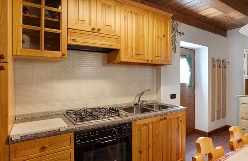 Rabbi Apartamento | "Chalet Berghof Ranuncolo" with Whirpool and Wi-Fi