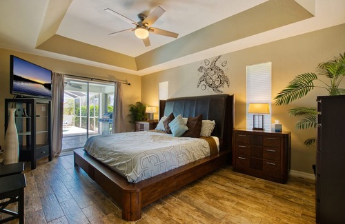 Pelican Villa | 3 BEDS | 2 BATHS | 6 GUESTS | GULF ACCESS & POOL | INCL. 10% OFF BOAT RENTAL
