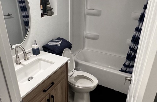 Holiday Shores Casa | Newly remodeled home by the river with w/ additional studio, 3 mi from Casinos!