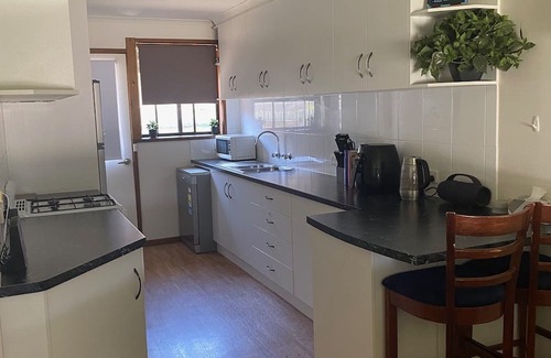 Wodonga Apartamento | Quiet and comfortable 2 bedroom apartment, 65 inch Smart TV