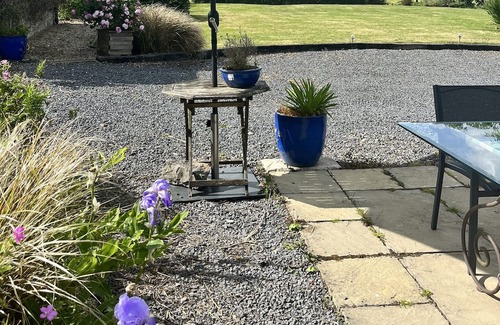 Garryspillane Cabaña | Irish Thatched cottage, private farm setting,modern amenities, sole occupancy