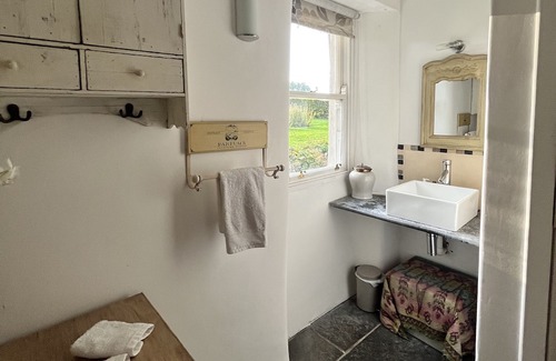 Garryspillane Cabaña | Irish Thatched cottage, private farm setting,modern amenities, sole occupancy