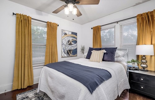 College Heights Apartamento | Renovated Modern Unit| Walk to EMU | Short drive to UM and UM Hospital | Pets OK
