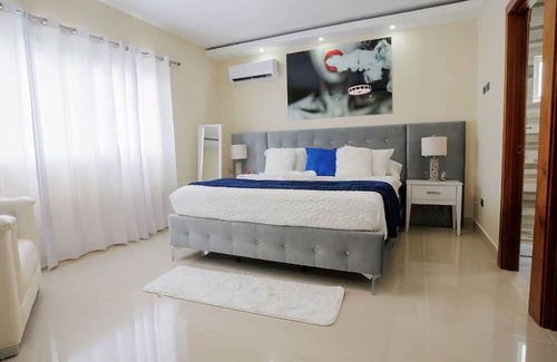 San Francisco de Macoris Apartamento | Lovely 3-bedroom apartment in San Francisco de Macorís with AC, WiFi