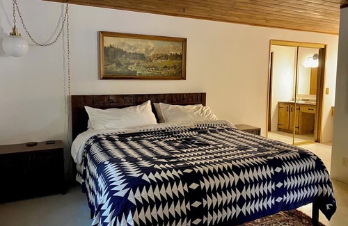 Lake Cavanaugh Cabina | Charming Waterfront Mid Century Waterfront Cabin w/ Hot Tub + Breathtaking Views