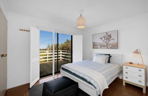 Kilcunda Casa | Kilcunda surf-beach, ocean-views two-storey beach shack on the Bluff
