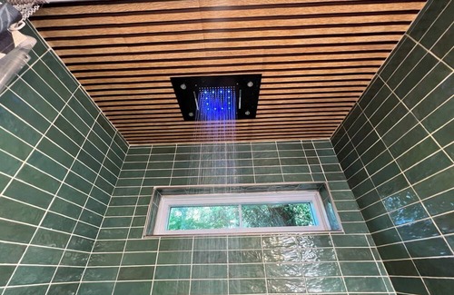 Buechel Apartamento | Funky and fun, secret room, board games. Sleeps 5