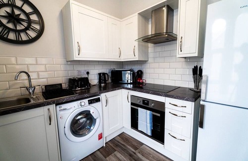 Castle Apartamento | Converted Chapel Swansea | King Bed | Sleeps 4.