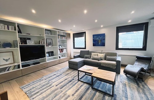 Quartier Sainte-Marguerite Apartamento | Urban Flat 166 - 4BDR Luxury Apartment in Center of Paris