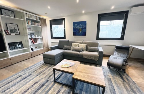 Quartier Sainte-Marguerite Apartamento | Urban Flat 166 - 4BDR Luxury Apartment in Center of Paris